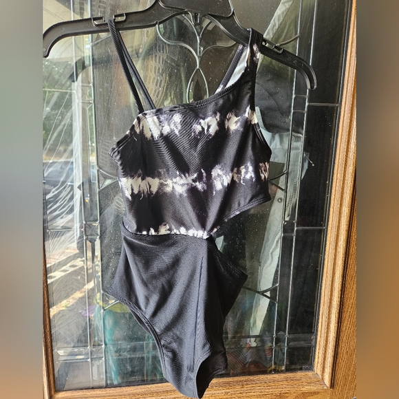 Swim Bundle. Girls 10-12. Many different brands. - Picture 9 of 9